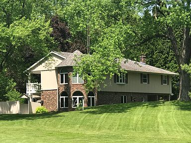 121 Saeger Ave Oconomowoc Wi 53066 Zillow