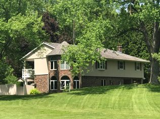 121 Saeger Ave, Oconomowoc, WI 53066