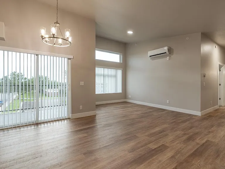 922 Sunset St #304 — Photo 6