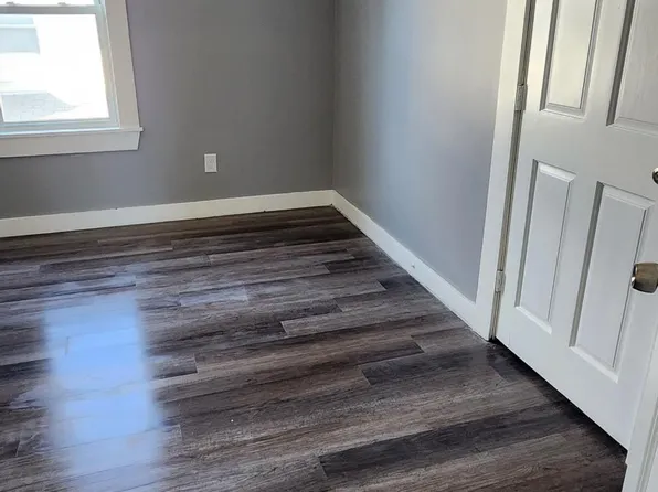 159 4th St Floor 3, Leominster, MA 01453
