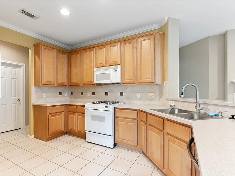 4302 Countryoaks Ct — Photo 10