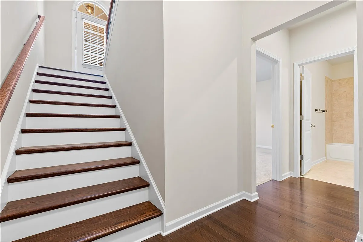 4 bed, 3.5 bath, 2416 sqft, $3,300 — Photo 4