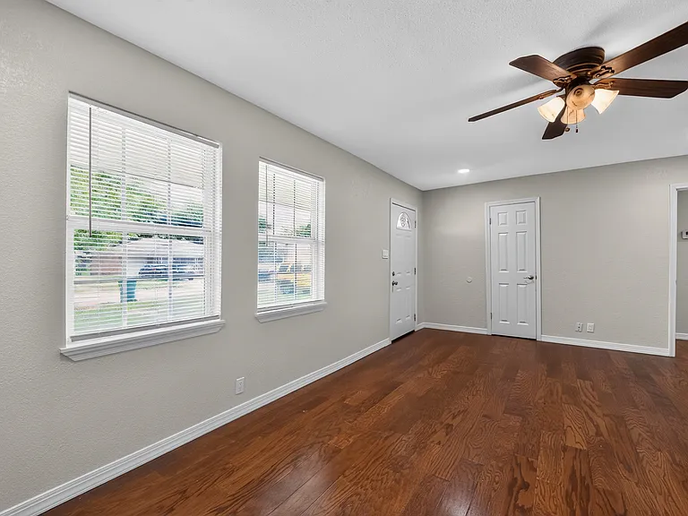 3002 Tanglebriar Dr — Photo 5