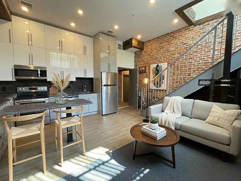 1028 Commonwealth Ave #101 — Photo 2