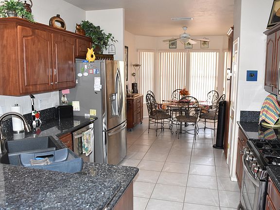 4th image of 15107 W Via Manana