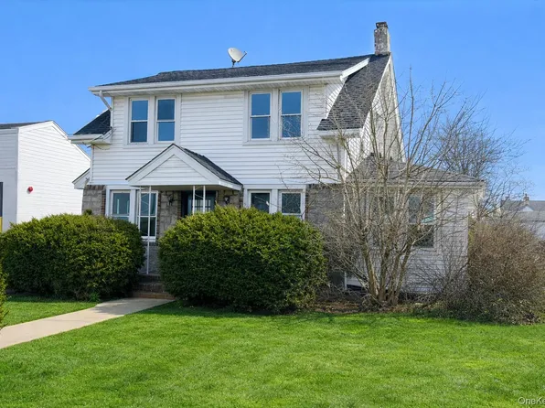 31 N Lewis Pl, Rockville Centre, NY 11570