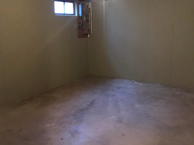 3427 E Euclid Ave — Photo 10