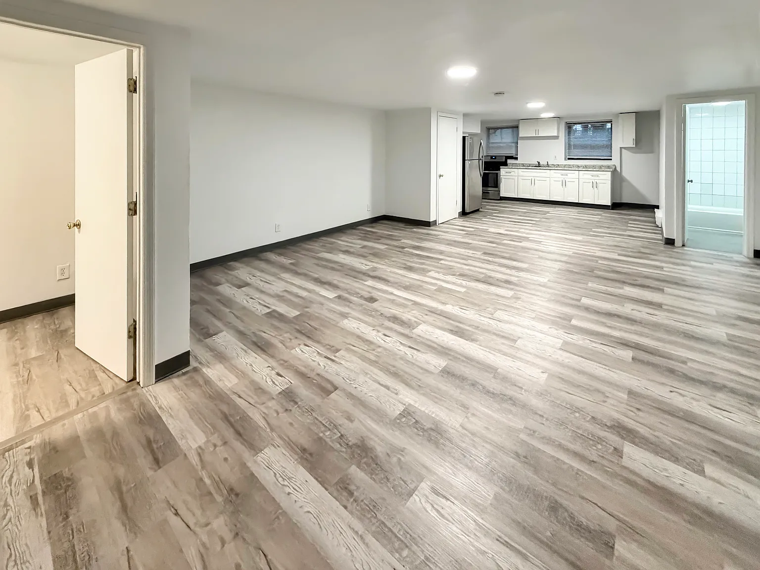 Studio, 685 sqft, $2,400 — Photo 2