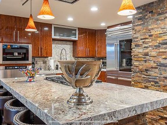 3rd image of 601 Deer Valley Dr #A