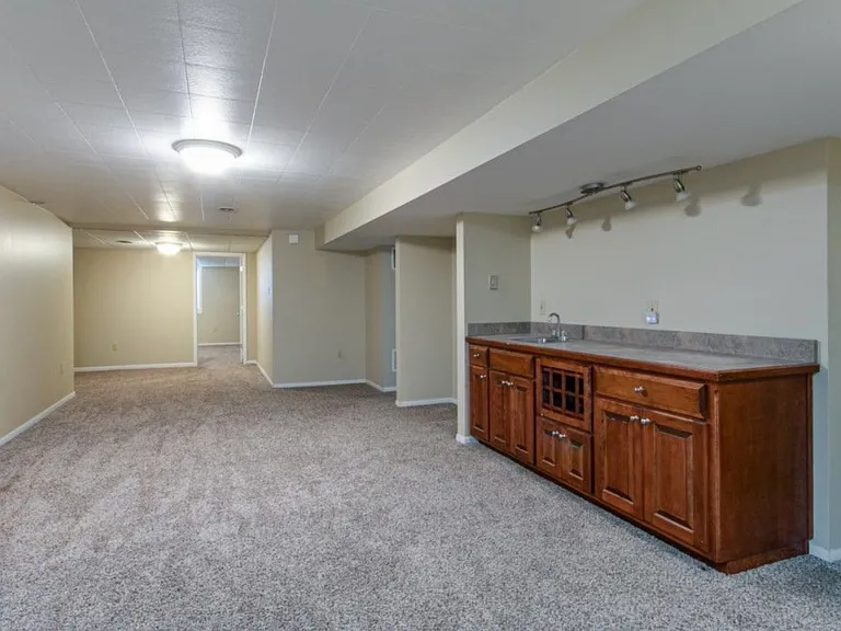721 Midland Ave — Photo 7