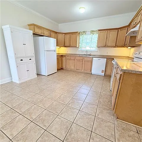 331 Main St — Photo 8