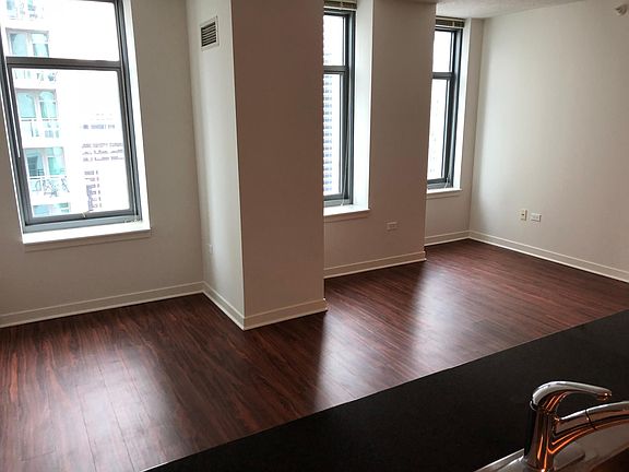 3rd image of 552 W Kinzie St #W3604