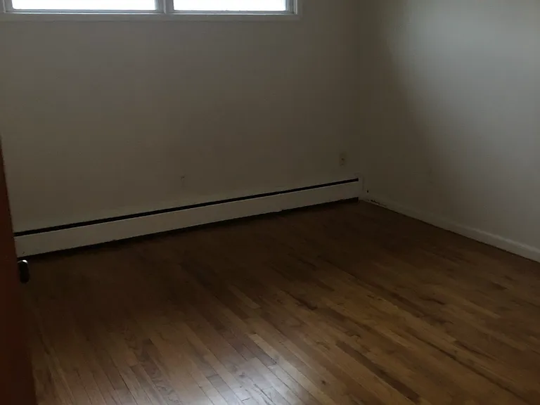 400 N Seward Ave — Photo 5