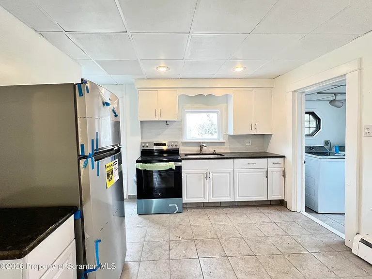 207 Midway Ave — Photo 4