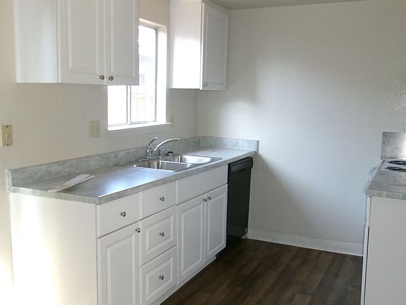 4th image of 8123 Montgomery Ave