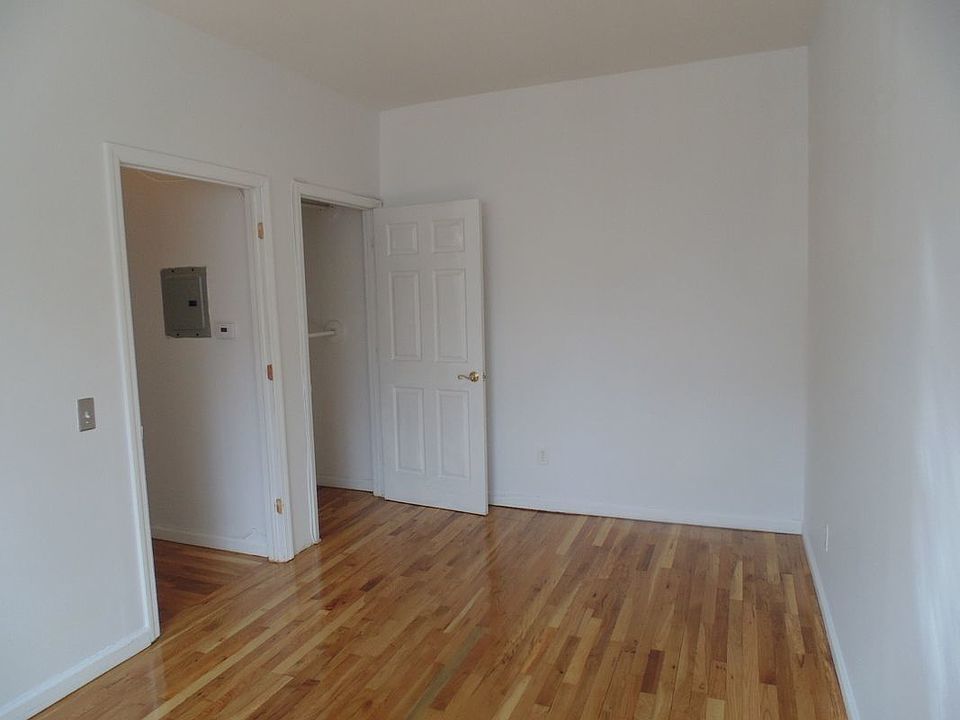 1st image of 147 Lexington Ave APT 3