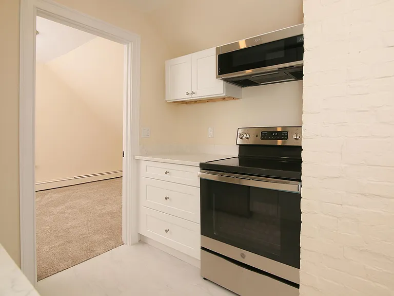 34 Warner St #3 — Photo 2