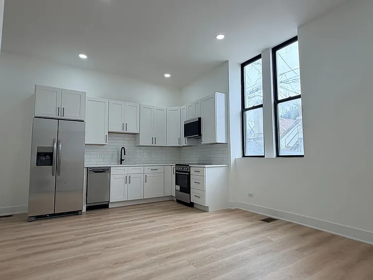 2408 S Blue Island Ave — Photo 4