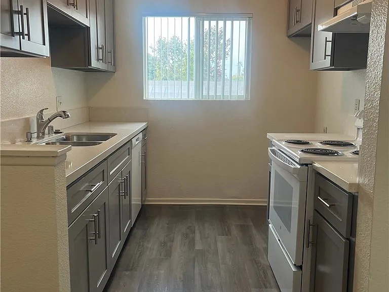 1200 S San Antonio Ave #17 — Photo 4