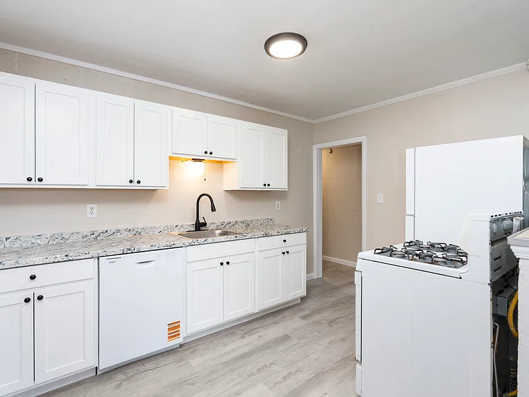 208 N Jefferson St — Photo 11