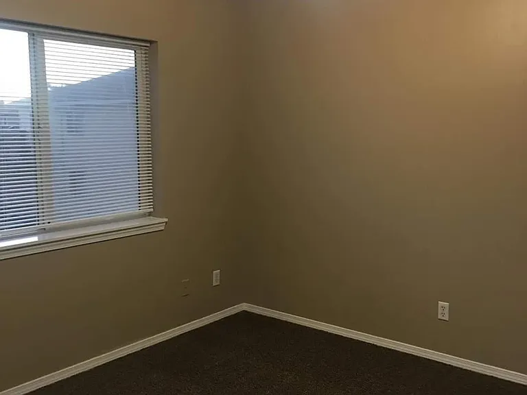 349 Morningside Dr #4 — Photo 5