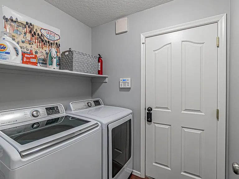 3005 Village Green St — Photo 22