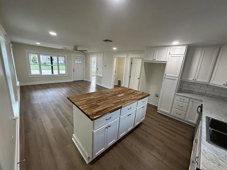 804 E Water St — Photo 11