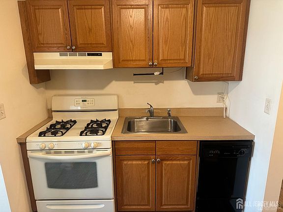 3rd image of 449 Avenel St