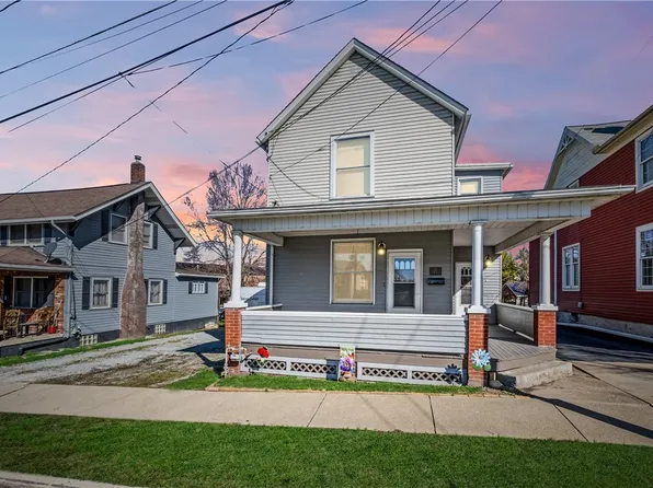 6 W Market St, Burgettstown, PA 15021