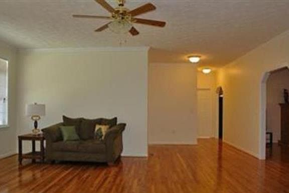 4th image of 471 Houchins Rd