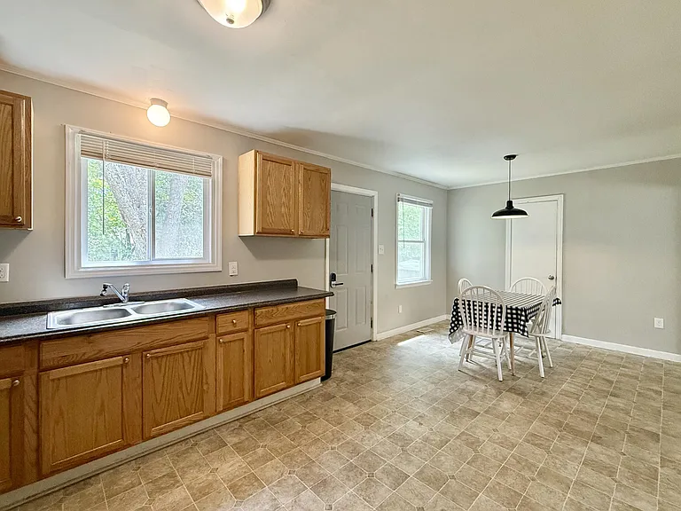 2755 Louise Dr — Photo 8