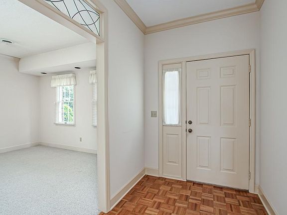 2nd image of 1825 Manor Ct