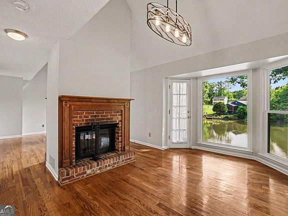 4th image of 4328 Keheley Lake Ct NE