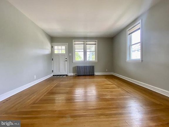 5th image of 300 Morris St #1