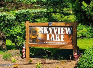 828 & 829 View Dr, Greentown, PA 18426