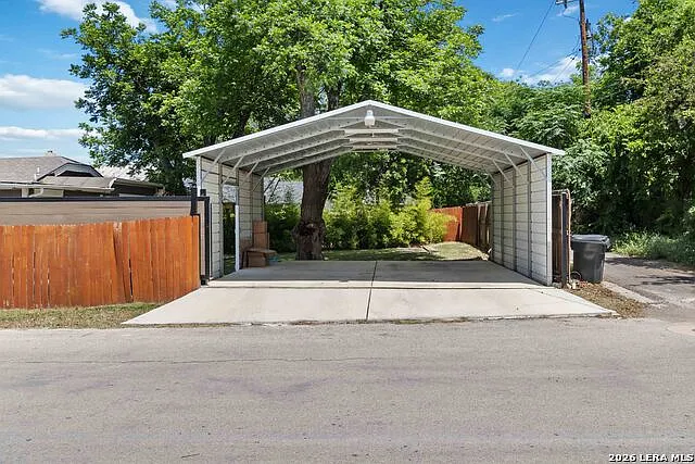 944 Fulton Ave — Photo 33