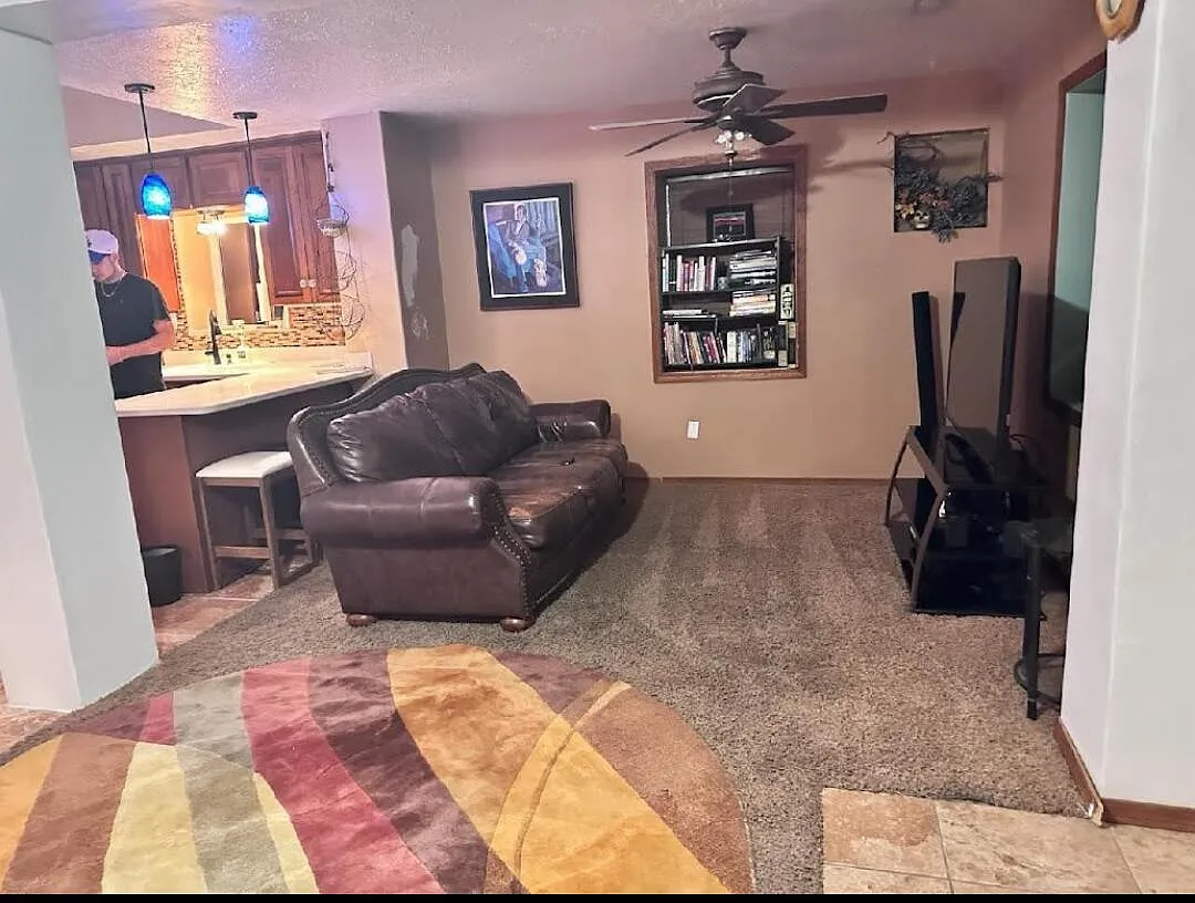 2 bed, 1000 sqft, $2,200 — Photo 1