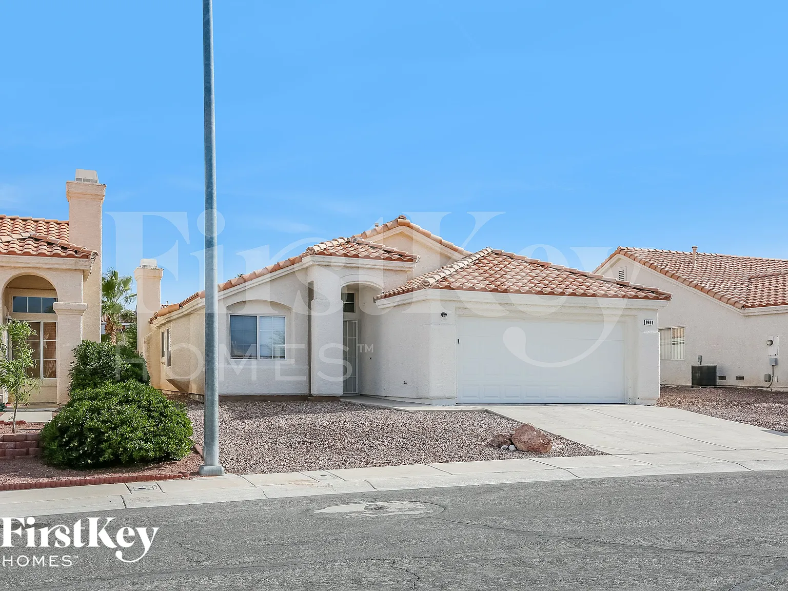 3 bed, 2.0 bath, 1459 sqft, $2,120 — Photo 2