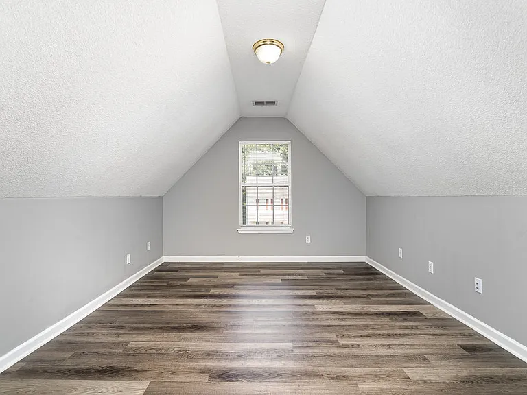6656 Blythedale Dr — Photo 10