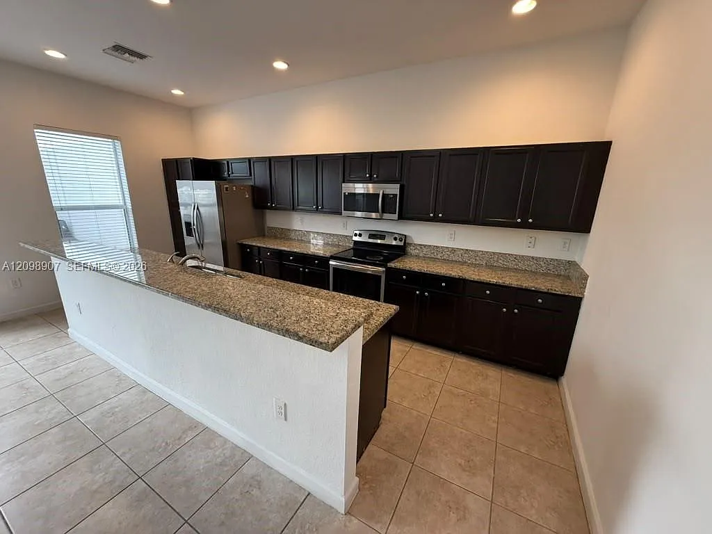 Kendall Commons Residenti — Photo 3