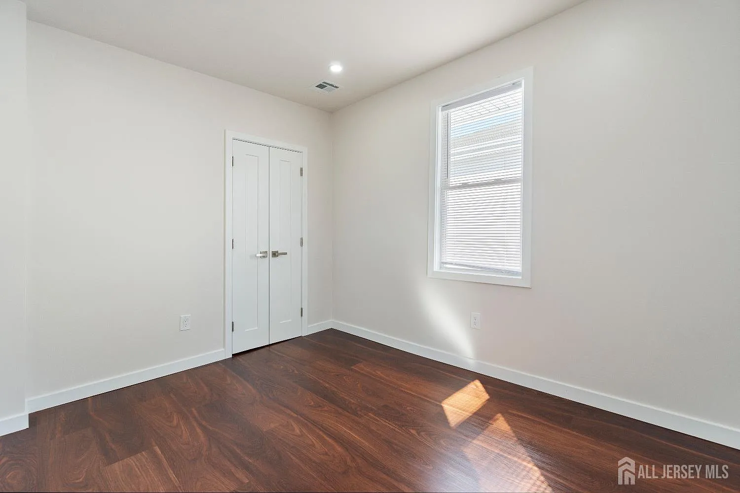 2 bed, 1.0 bath, 687 sqft, $2,400 — Photo 4