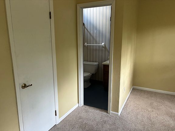 4th image of 257 Whetherbine Way E