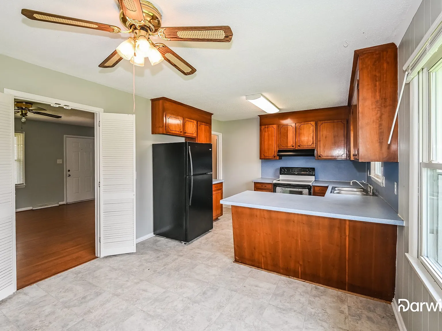 3 bed, 1.5 bath, 1118 sqft, $1,580 — Photo 4