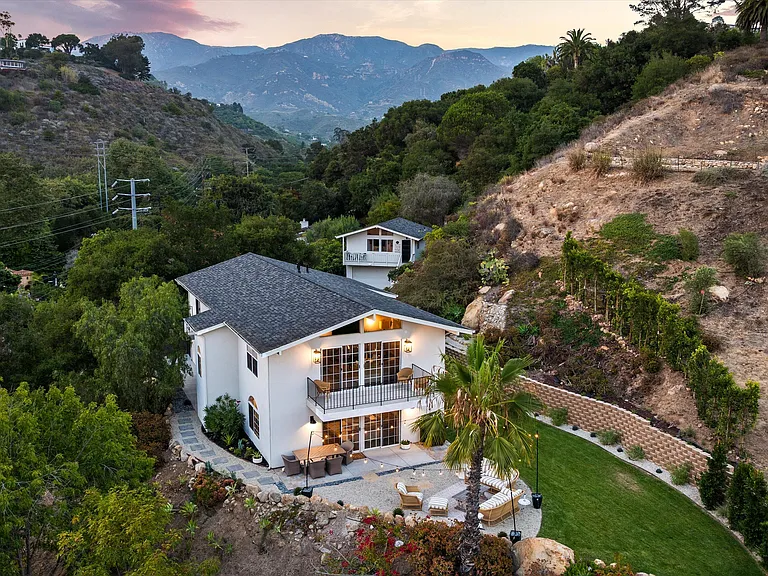 1378 Sycamore Canyon Rd — Photo 2