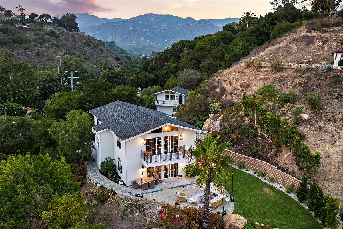Building Photo - 1378 Sycamore Canyon Rd