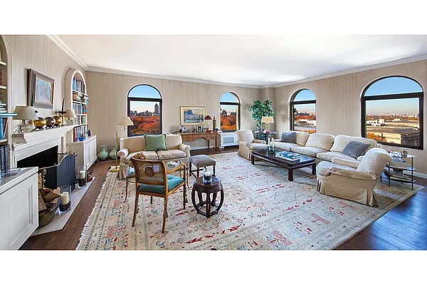 Sold by Sotheby's International Realty | media 2