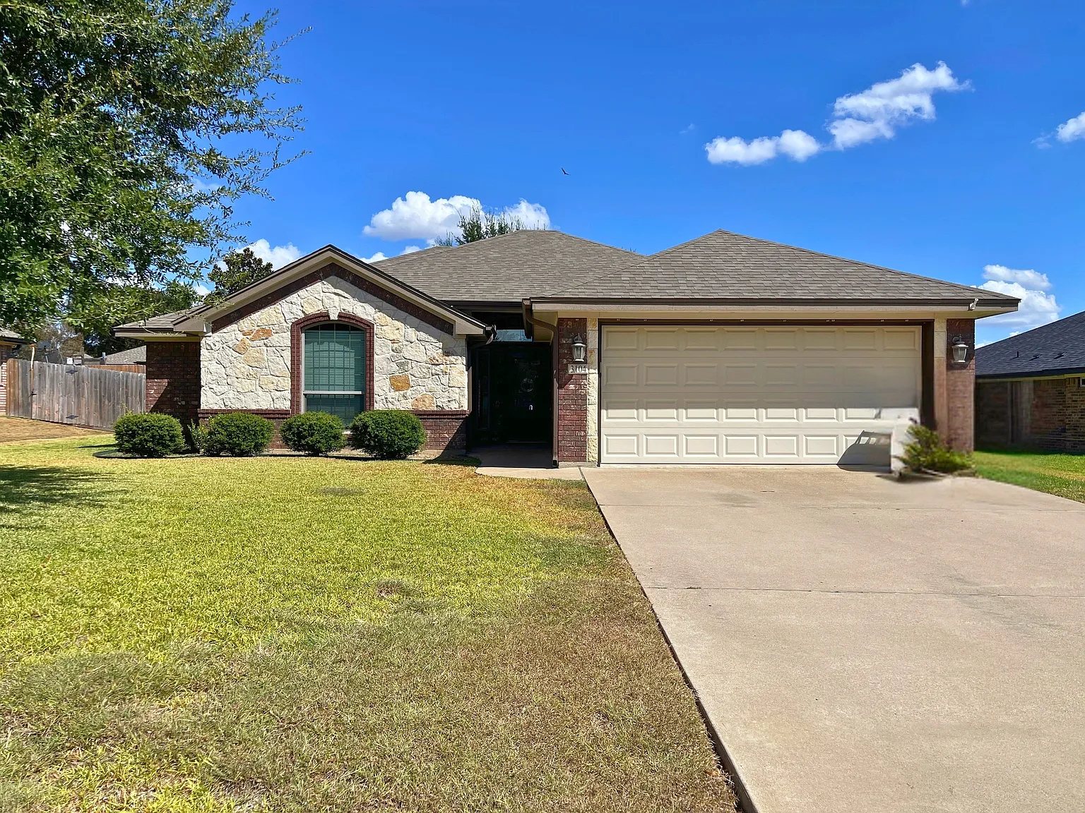 3 bed, 1606 sqft, $1,850 — Photo 2