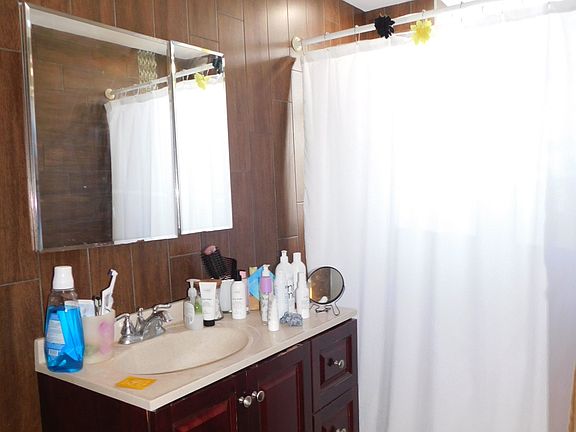5th image of 1317 W Touhy Ave #7
