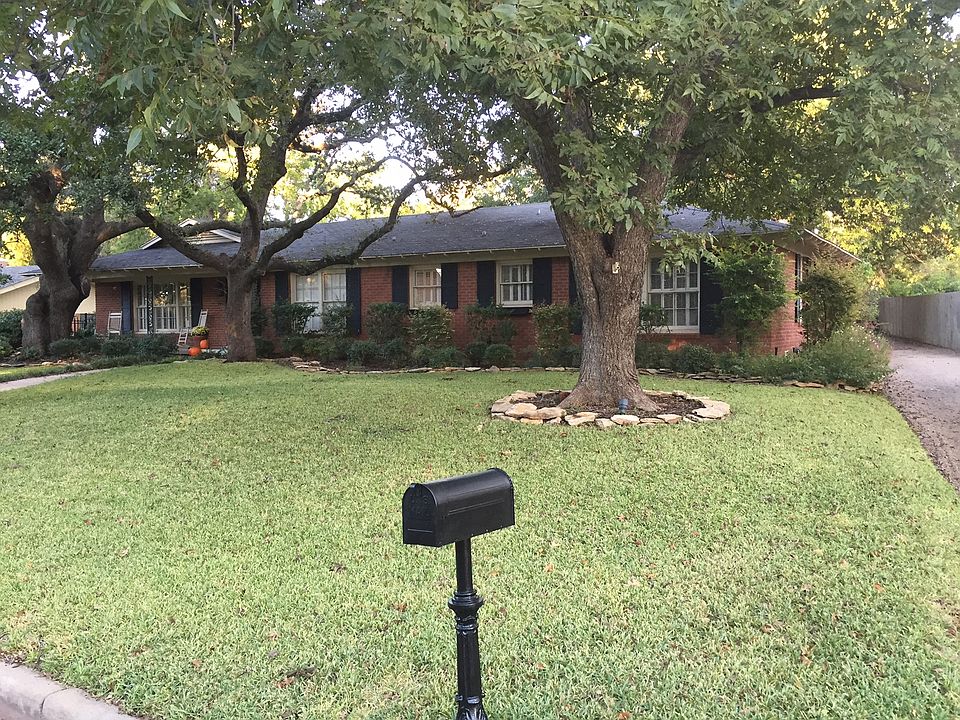 1st image of 2725 Woodland Dr