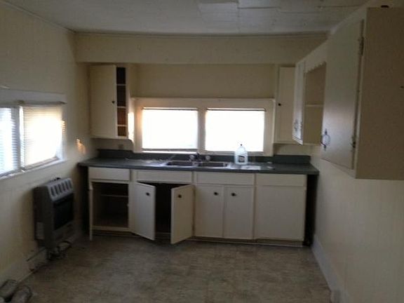 2nd image of 1017 Birch St
